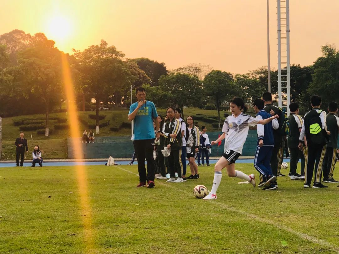 花式过人全民冠军足球_全民冠军足球任意球_全民过人足球花式冠军是谁