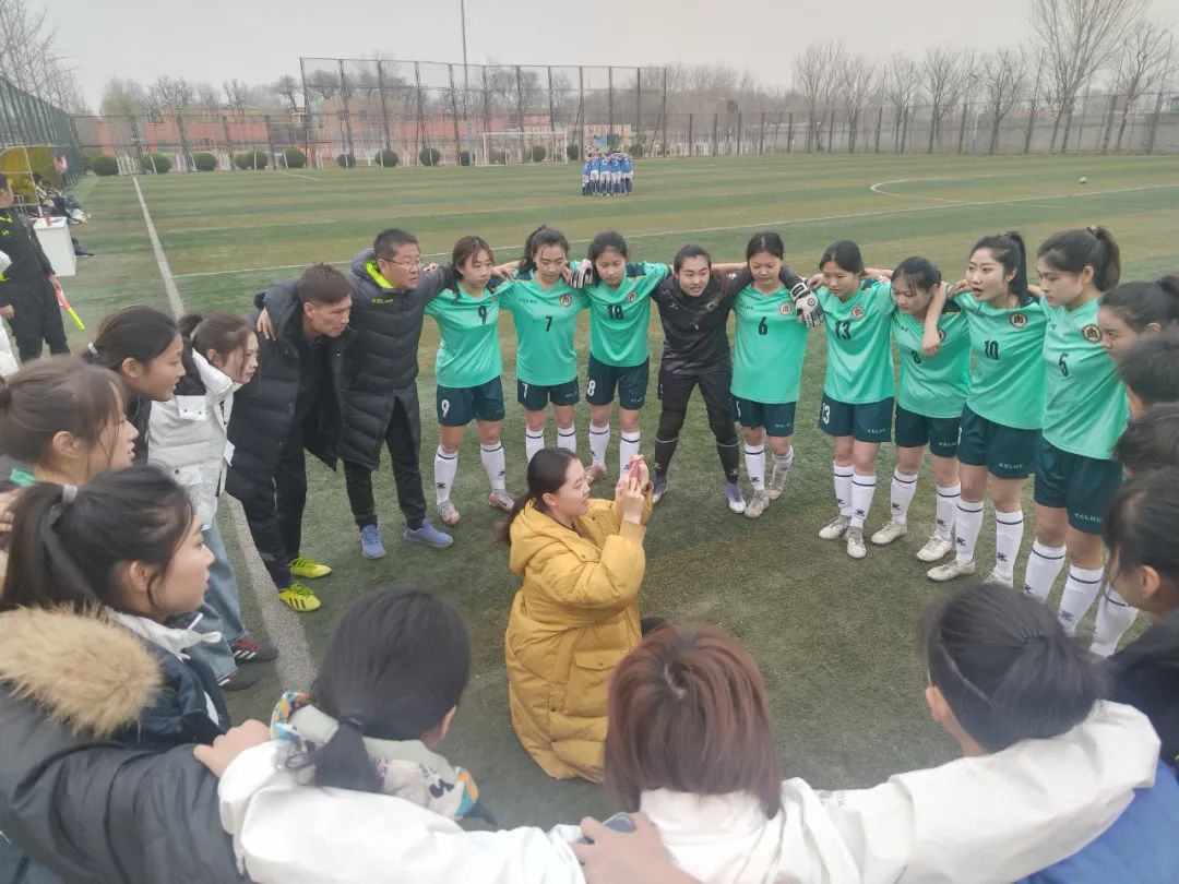 孩子得了足球冠军感谢教练的话_感谢足球教练的说说_感谢足球教练的经典短句